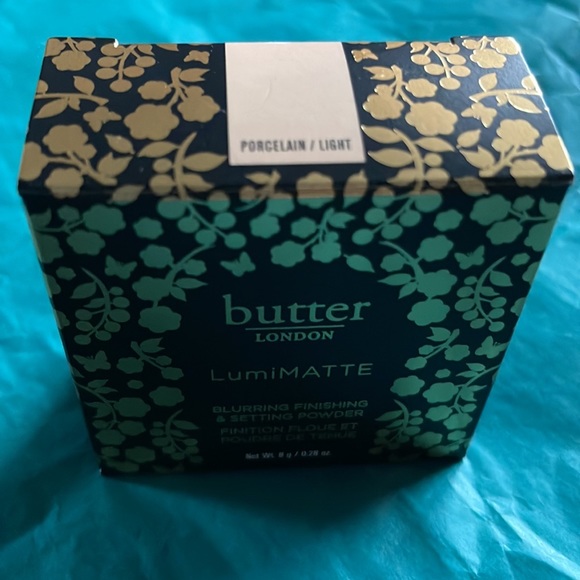 Butter London iridescent loose powder - Picture 3 of 7